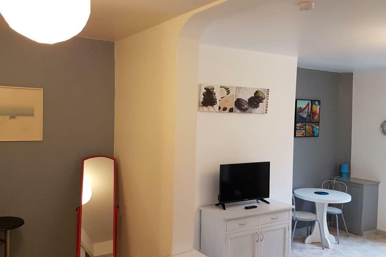 10 Rue Des Recollets 1Er Gauche Διαμέρισμα Μπριβ-λα-Γκαγιάρντ Εξωτερικό φωτογραφία